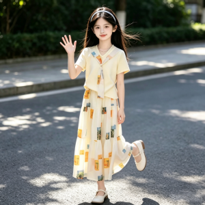 OT女童小清新风格围巾短袖搭配半身裙