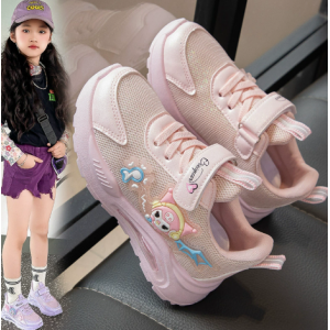 Zapatos deportivos transpirables en la superficie de la red para ni&ntilde;as y zapatos de correr de ocio en el campus con suelas blandas